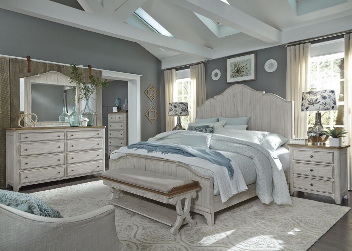 Antique style bedroom furniture set
